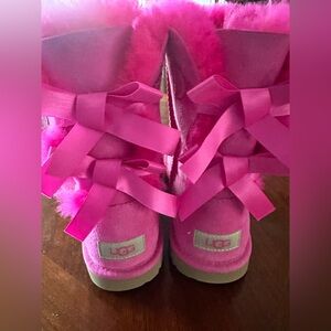 Ugg pink with bows